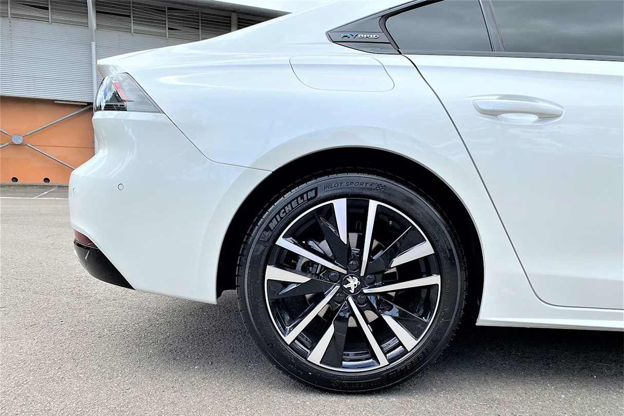 Peugeot 508 has 18-inch alloy wheels. (Image: Richard Berry)